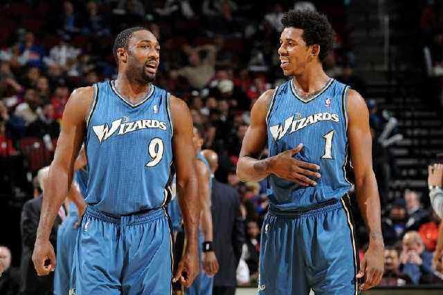 力为轴心 力为轴心